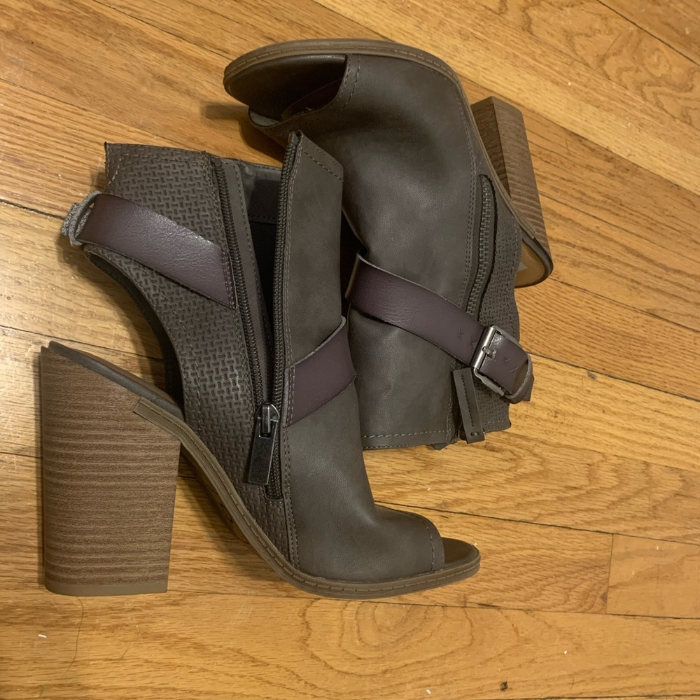 Dolce Vita Peep Toe Booties size 7